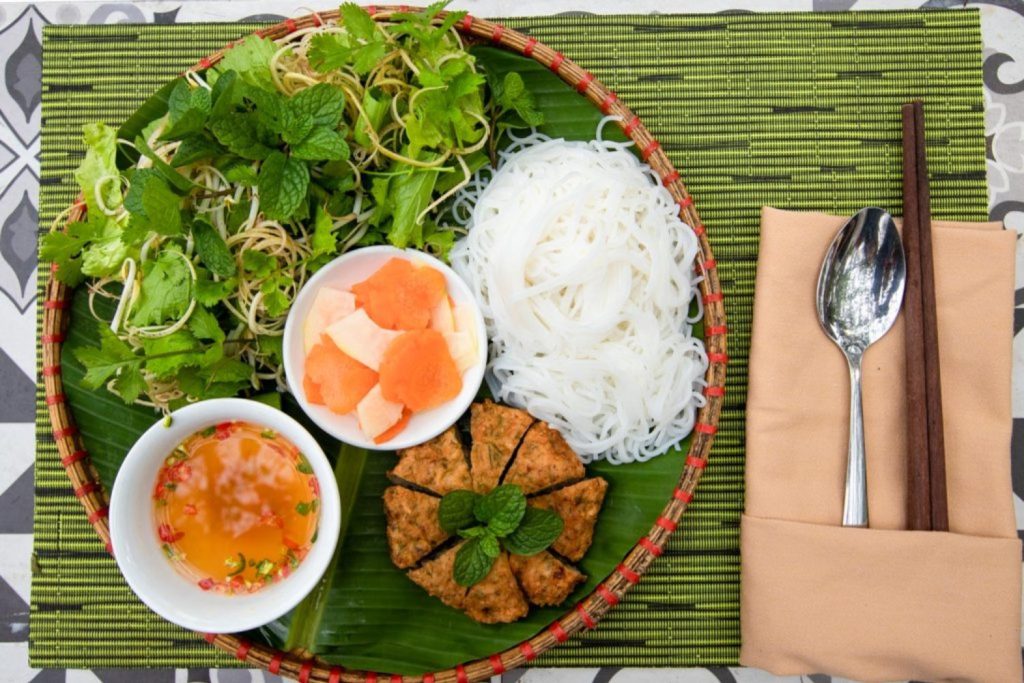 Món chả cá trắm sông son được phục vụ tại Chày Lập Farmstay