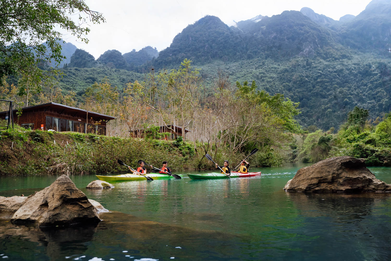Các tour tổ chức bởi Phong Nha Holiday đặt sự an toàn và hài lòng của du khách lên hàng đầu.