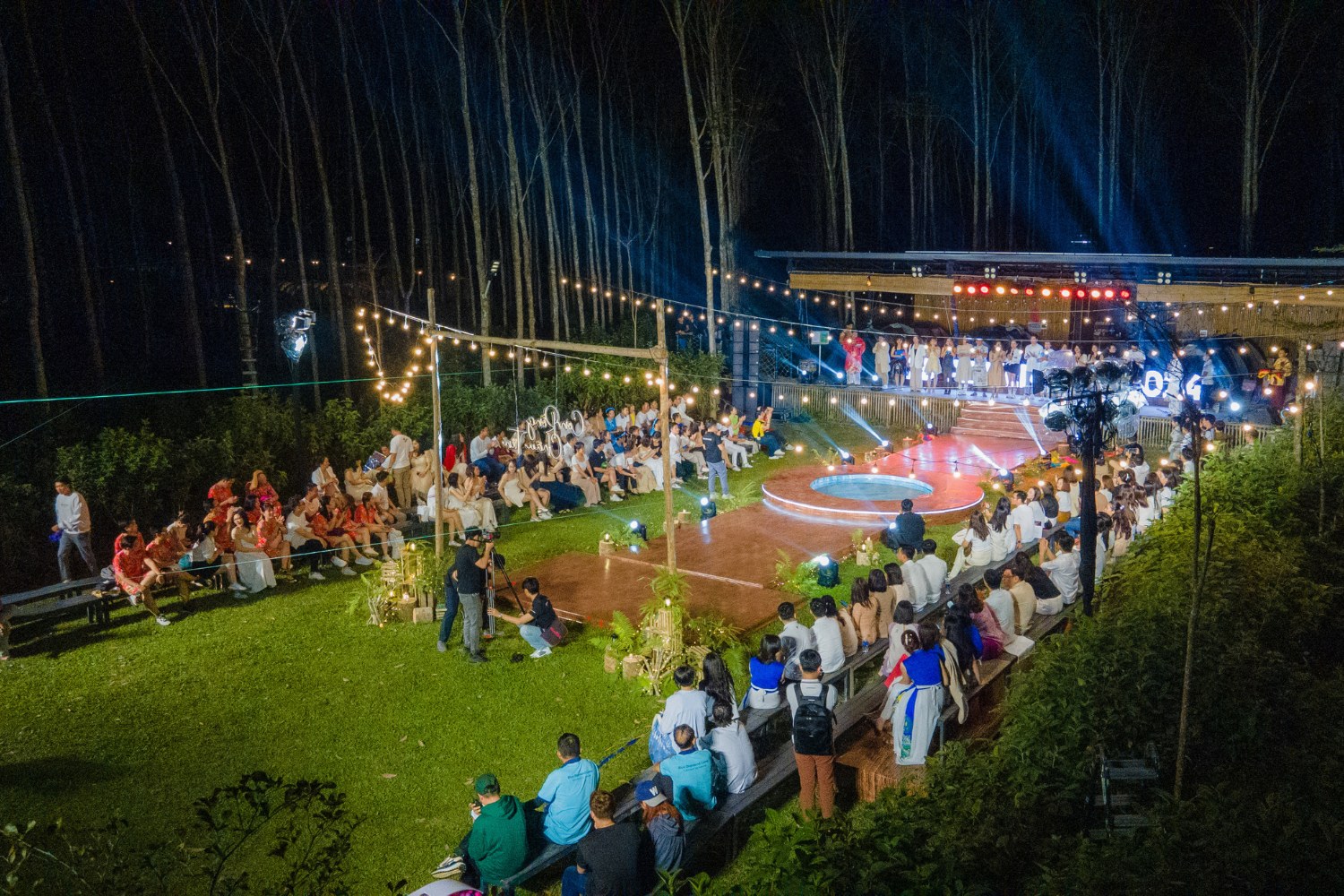 Gala Dinner ấm cúng trong chuyến đi Team building