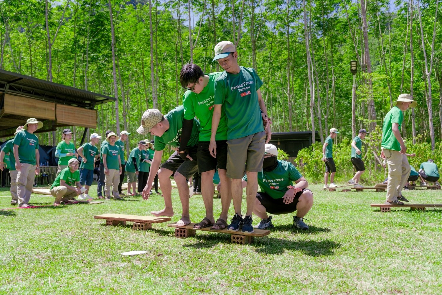 Tổ chức các trò chơi team building tại Blue Diamond Retreat