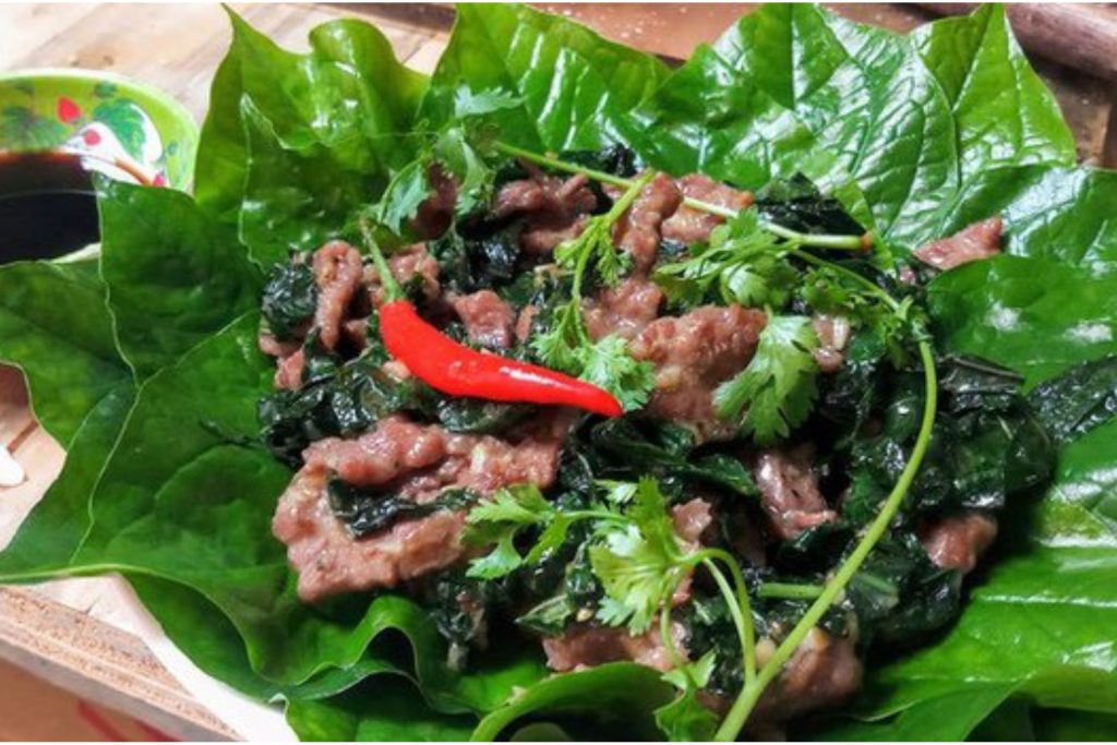 Thịt trâu xào với lá trơng ngọt mềm. Nguồn ảnh: Ngọc Ý