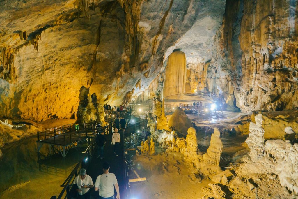 Tổ chức team building doanh nghiệp ở Phong Nha để kết hợp tham quan nhiều địa điểm