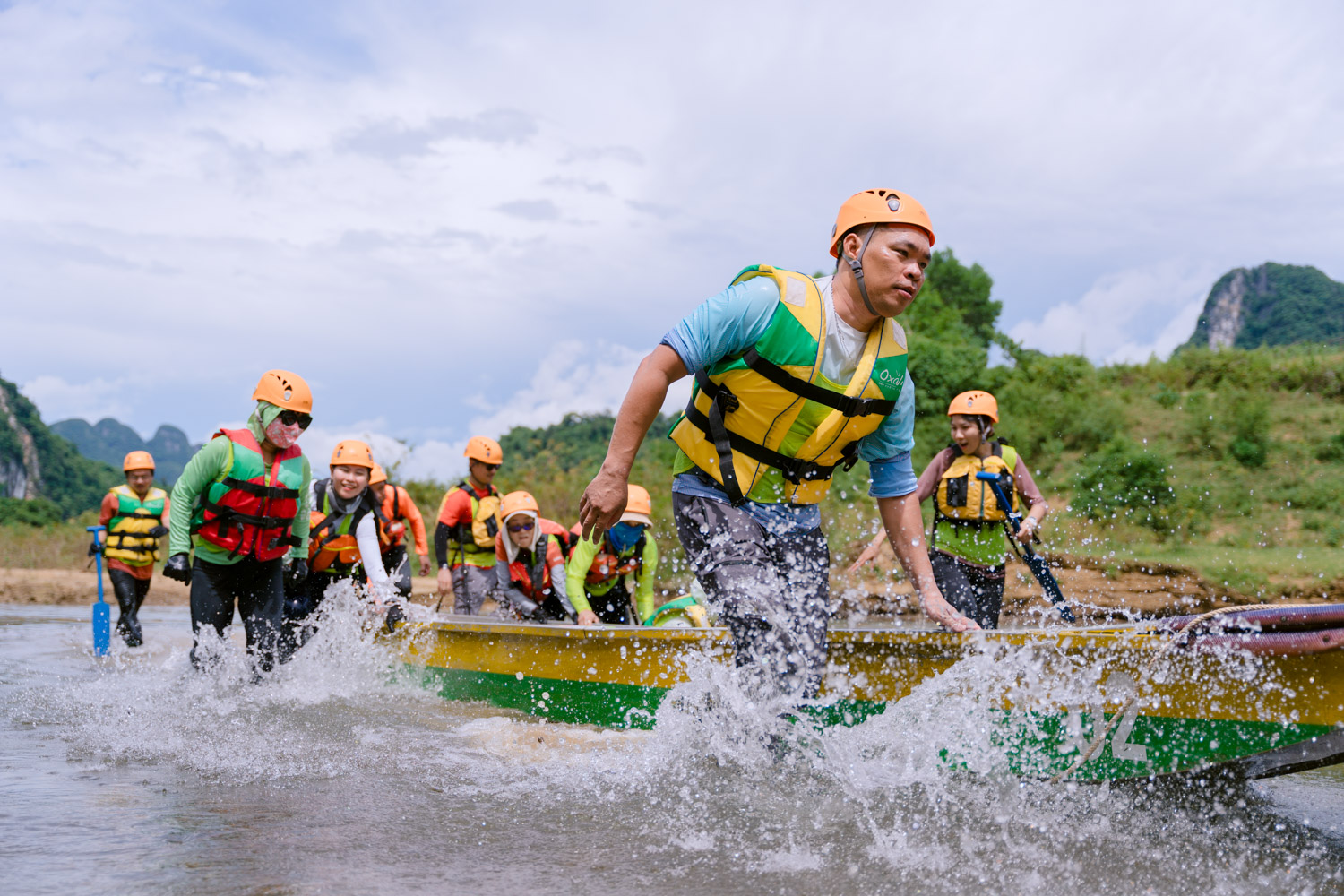 Phong Nha Holiday luôn ưu tiên đảm bảo an toàn cho tất cả người tham dự trong mọi hoạt động