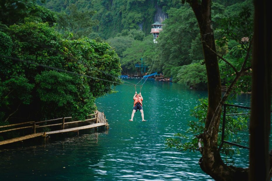 Phong Nha Holiday vận hành các tour khám phá Phong Nha trọn gói