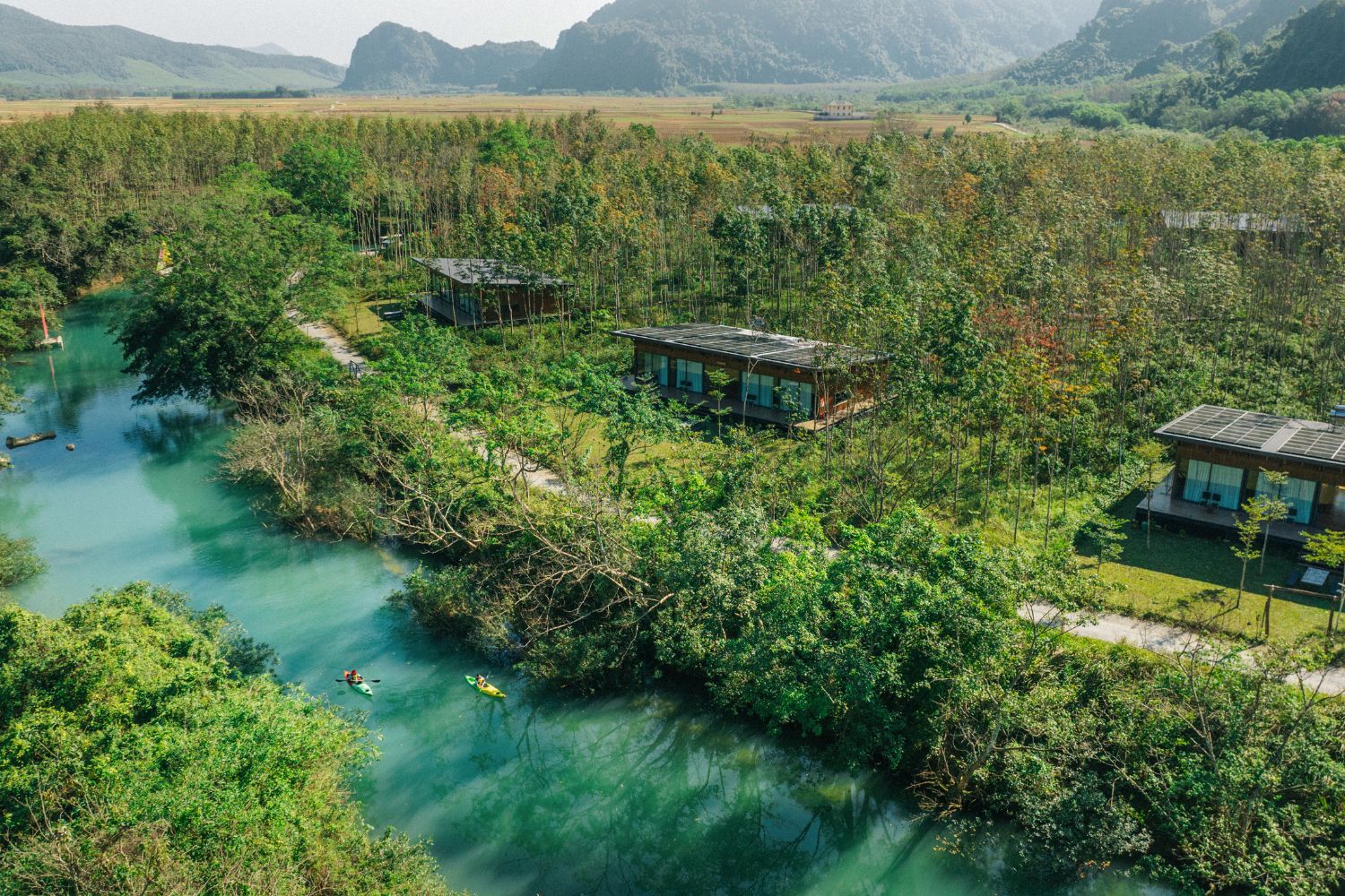 Teambuilding 2 ngày 1 đêm nên lựa chọn những khu lưu trú có không gian tích hợp như Blue Diamond Retreat