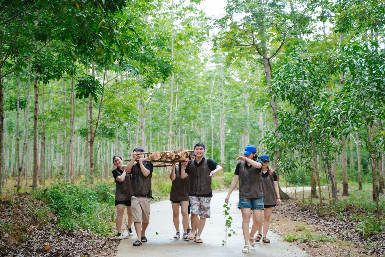 Địa điểm tổ chức team building ngoài trời cần ưu tiên những nơi có nhiều cây xanh