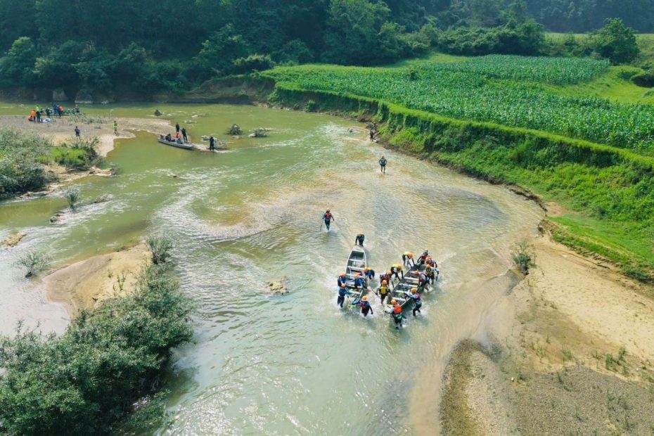 Team building thám hiểm ở hệ thống hang động Tú Làn do Phong Nha Holiday vận hành